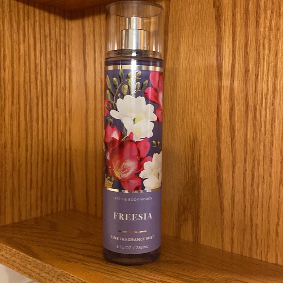 NWT Bath & Body Works Freesia Set - Picture 7 of 14